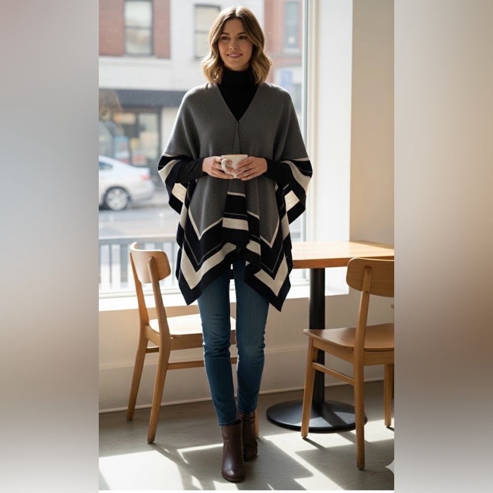 margaret o'leary Chevron Border Classic Poncho Size M/L